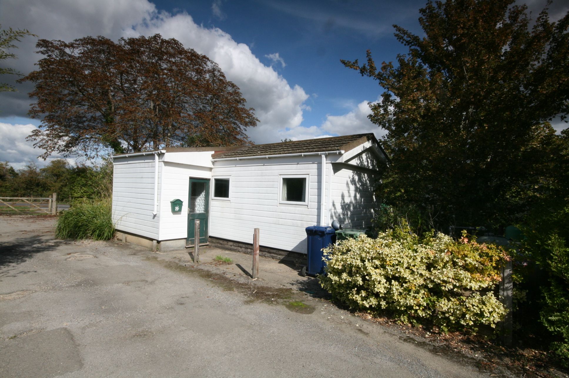 1 Bed Park Home House For Sale - Photograph 1