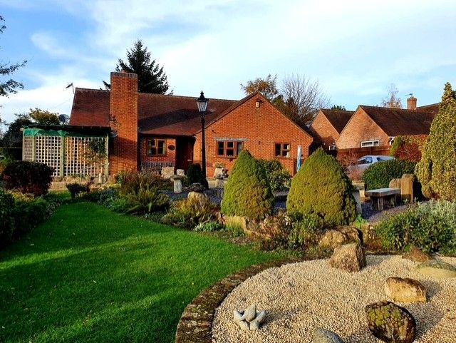 4 Bed Detached Bungalow For Sale - Photograph 1