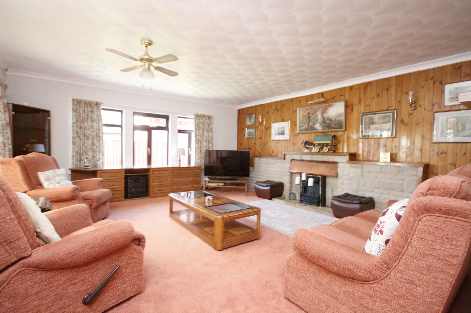 3 Bed Detached Bungalow For Sale - Photograph 4