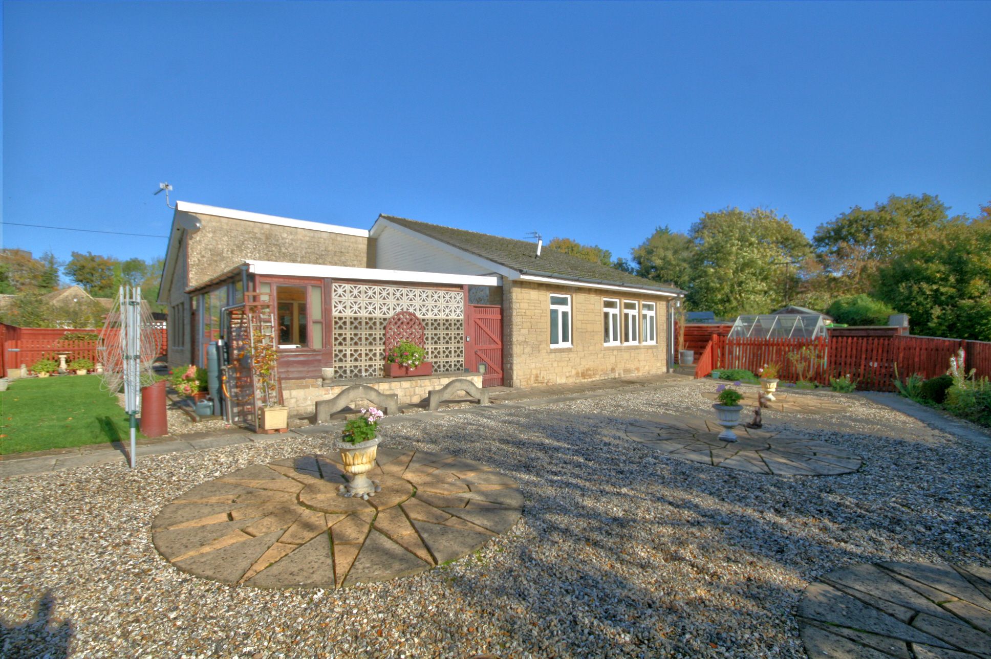 3 Bed Detached Bungalow For Sale - Photograph 1