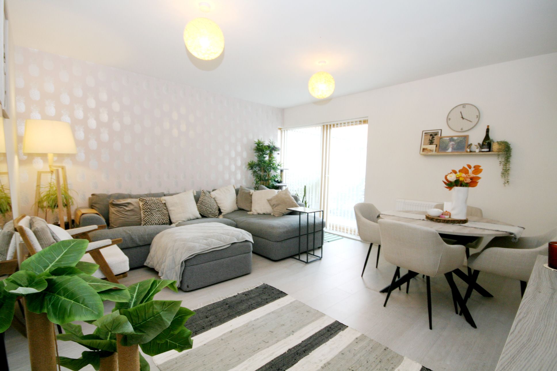 2 Bed Ground Floor Flat/apartment For Sale - Photograph 2