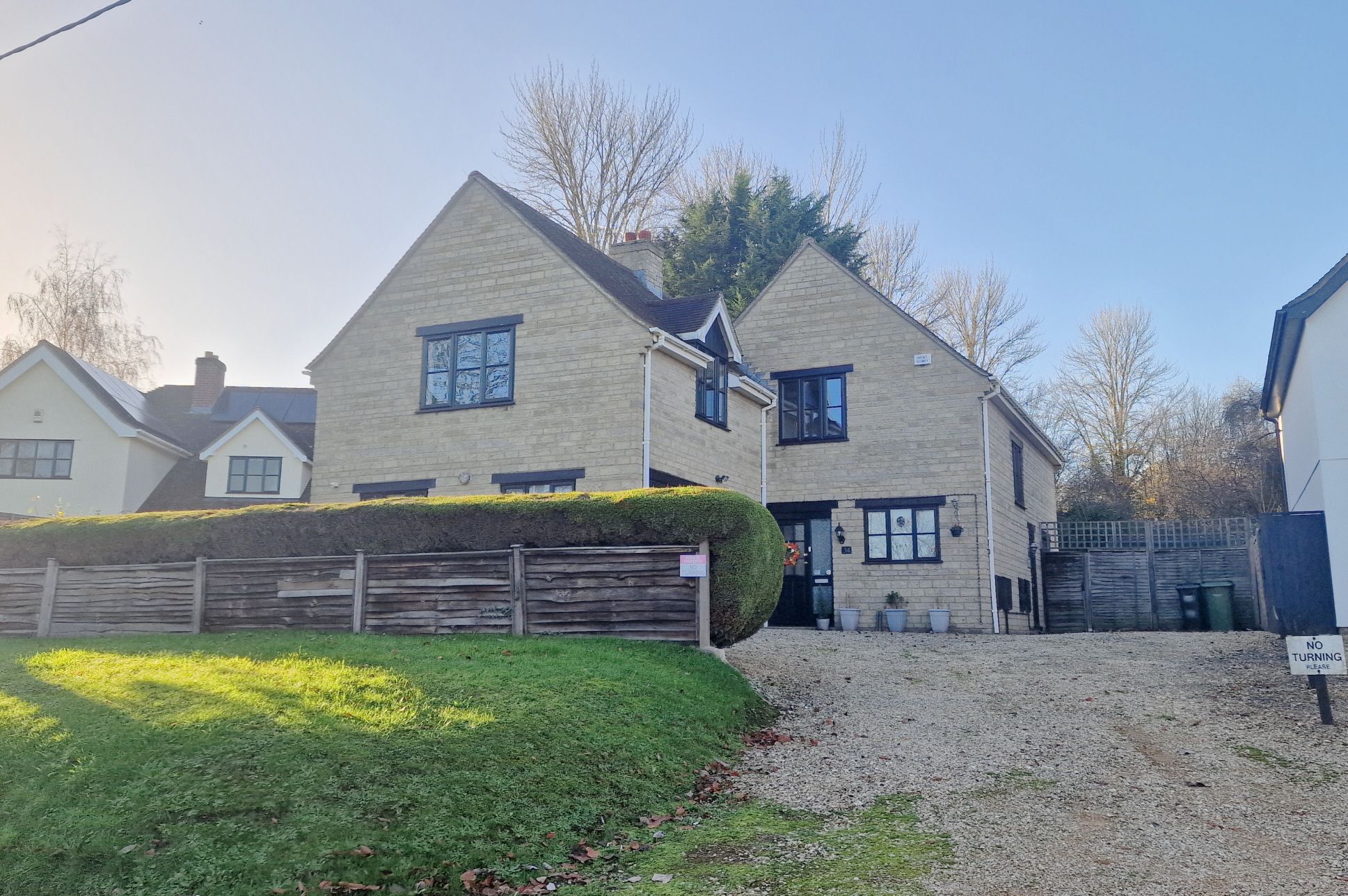 2 Bed Apartment Flat/apartment For Sale - Photograph 1