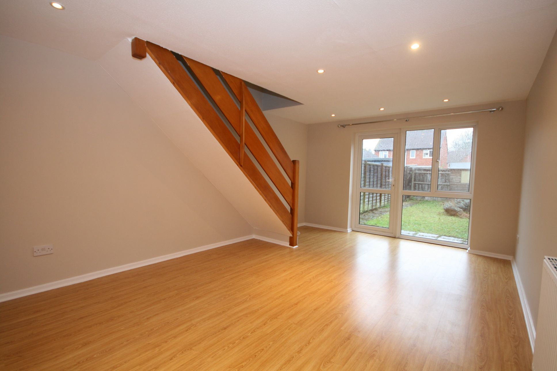 2 Bed Mid Terraced House To Rent - Photograph 2