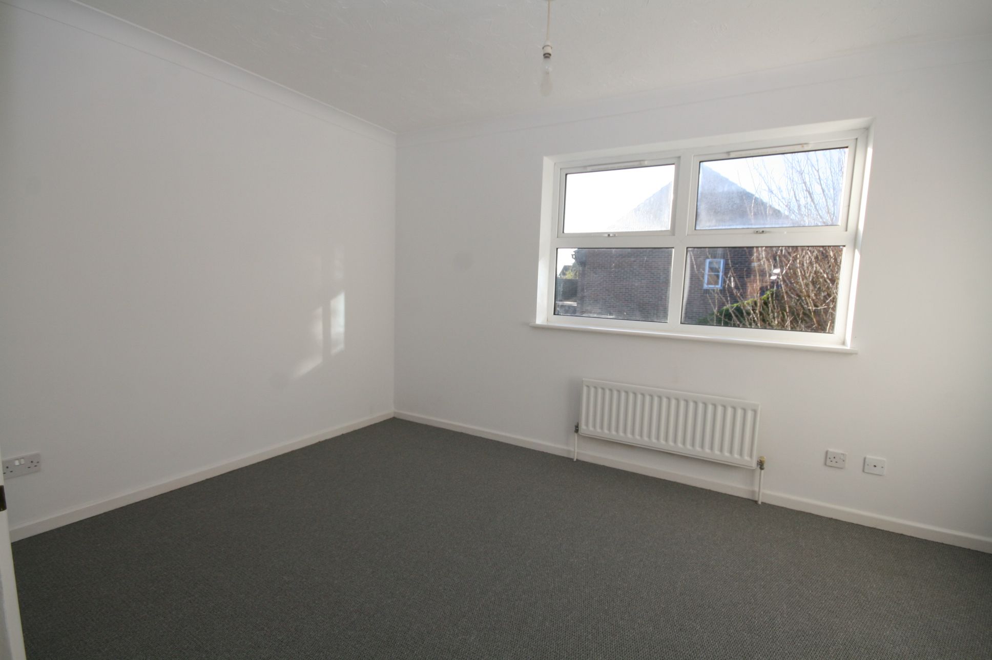 2 Bed End Terraced House For Sale - Photograph 4