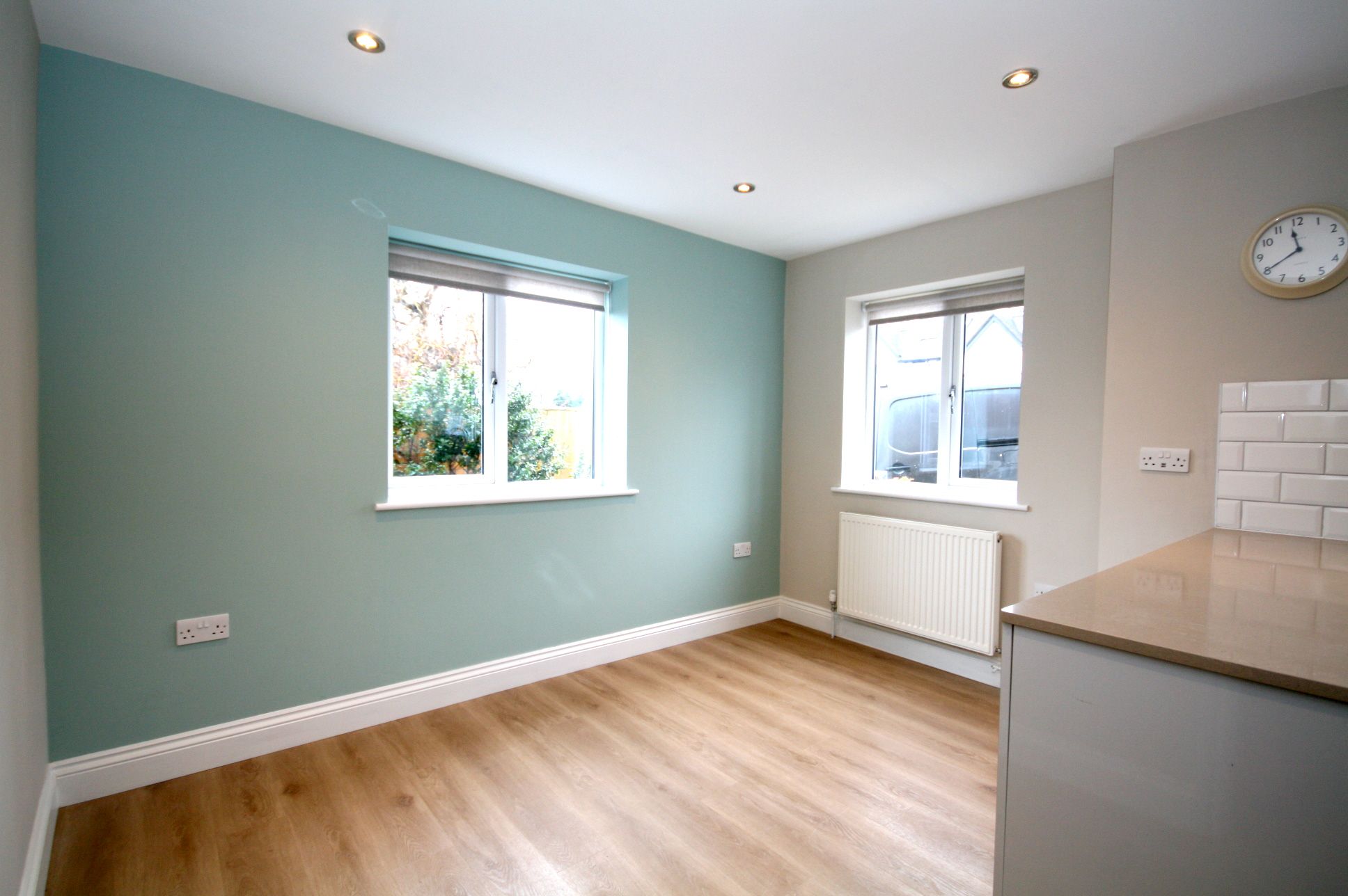 2 Bed Detached House To Rent - Photograph 3