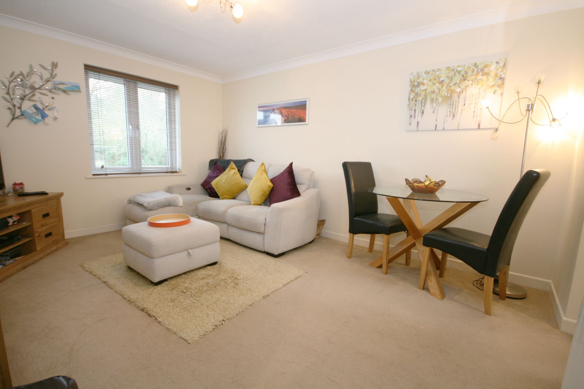 2 Bed Apartment Flat/apartment For Sale - Photograph 1