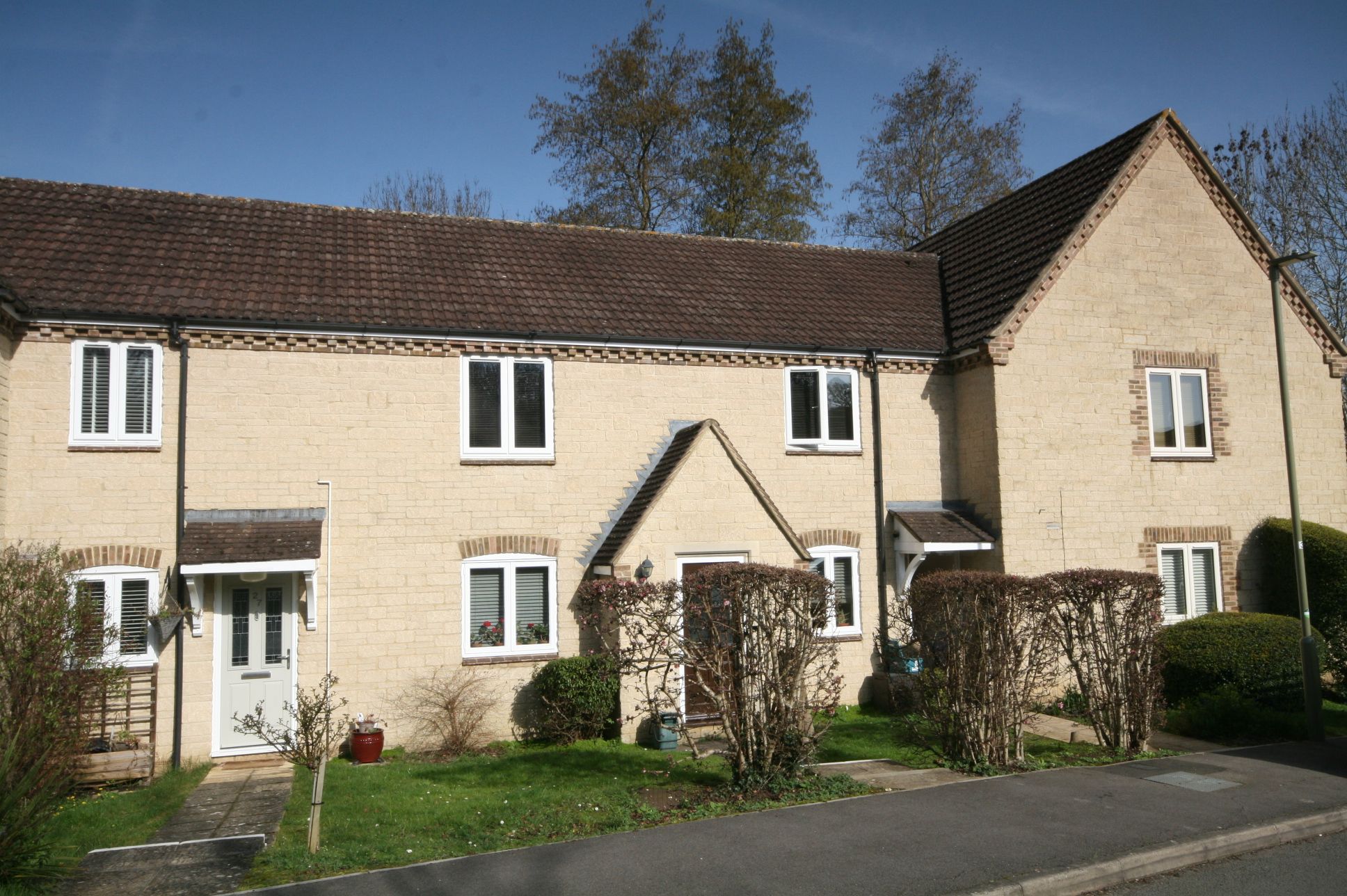 2 Bed Apartment Flat/apartment For Sale - Photograph 1