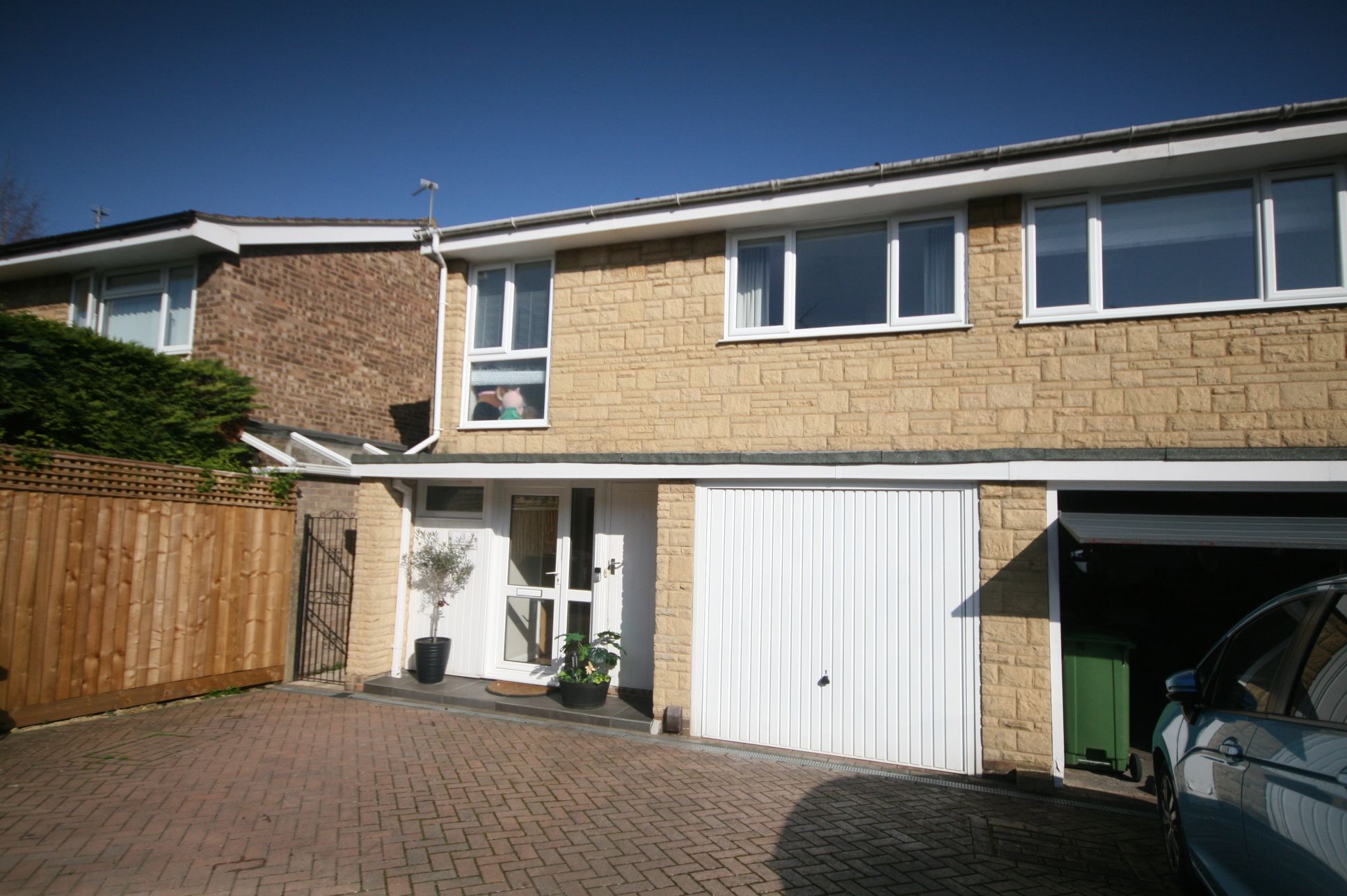 3 Bed End Terraced House To Rent - Photograph 8