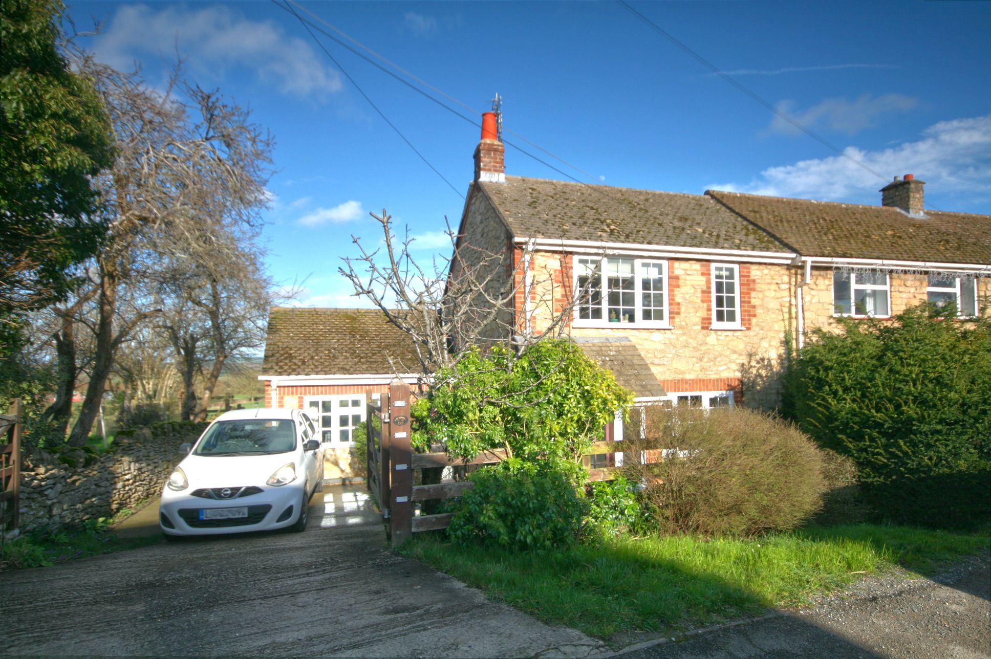 2 Bed Semi-detached House For Sale - Photograph 1
