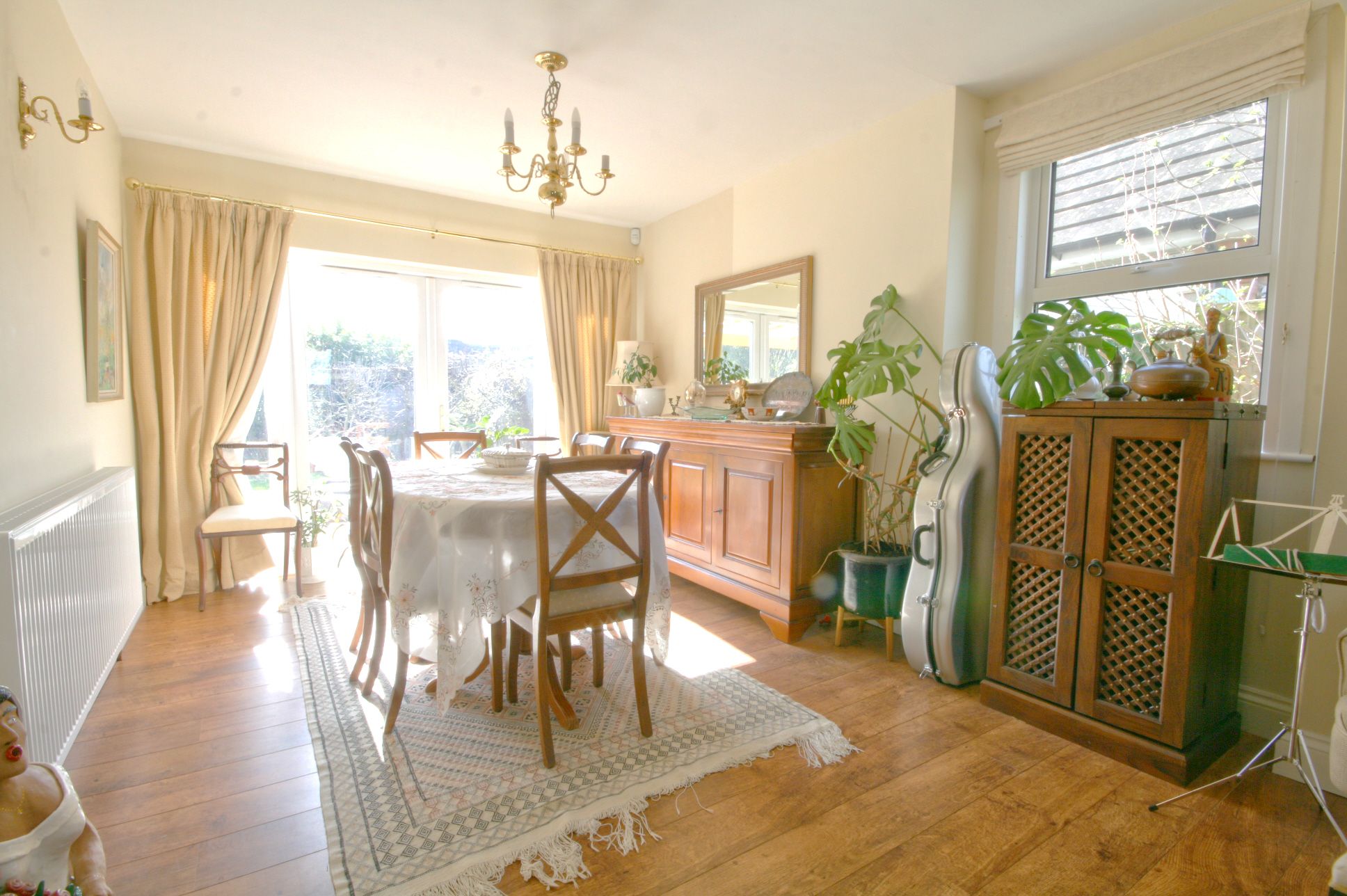 5 Bed Detached House For Sale - Photograph 4