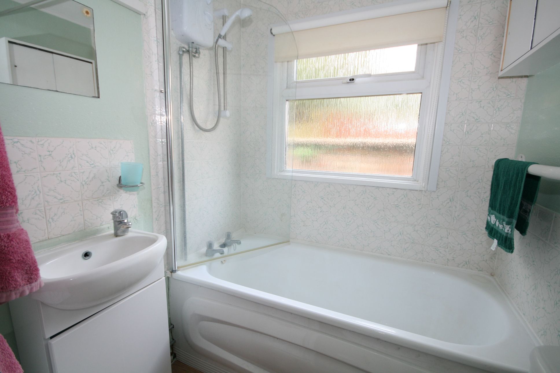 2 Bed Park Home House For Sale - Photograph 4