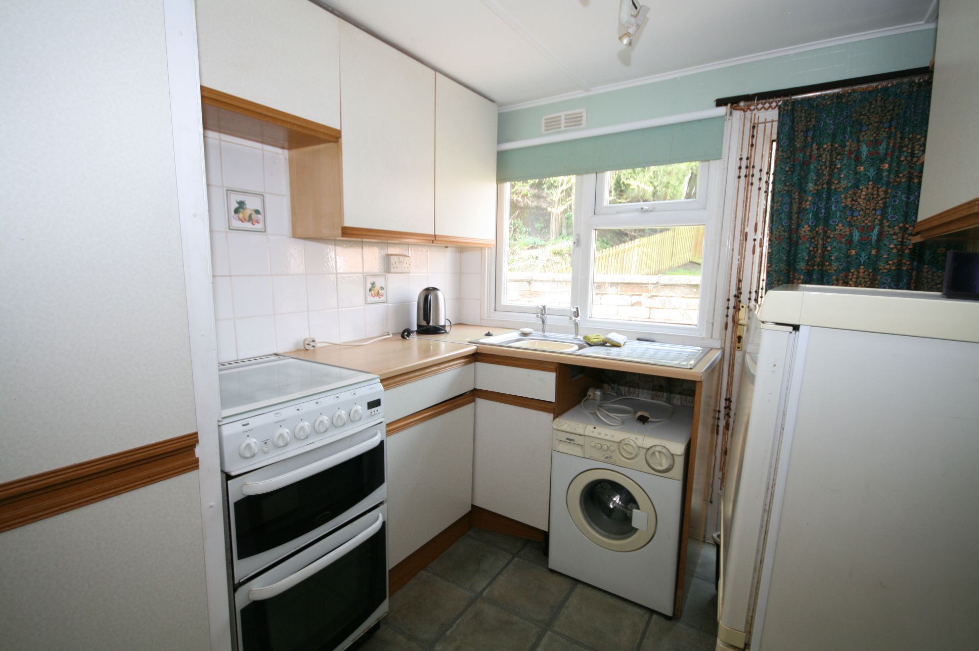 2 Bed Park Home House For Sale - Photograph 3