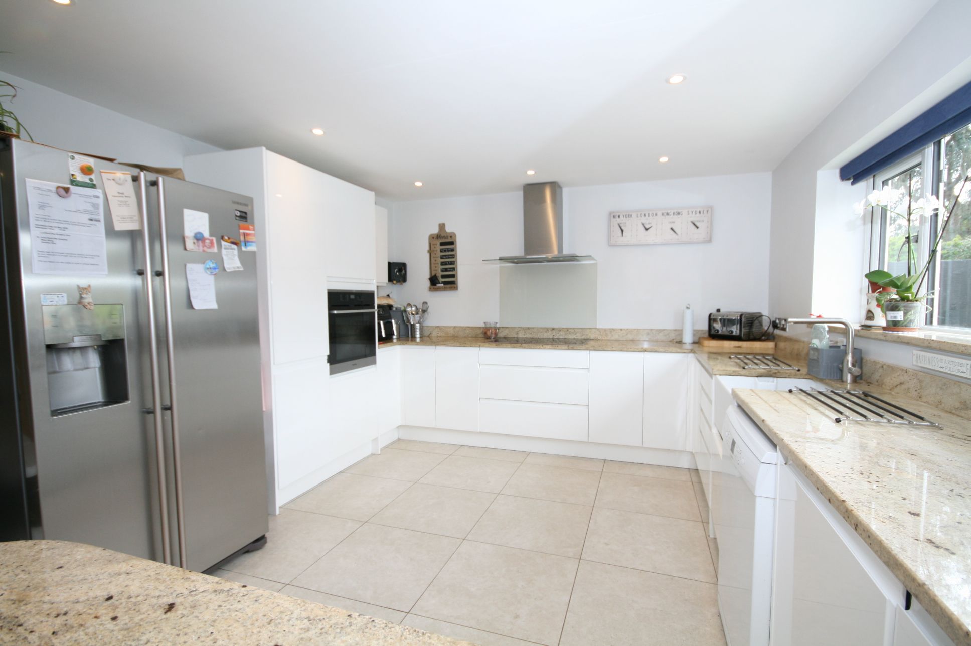 4 Bed Detached House For Sale - Photograph 4