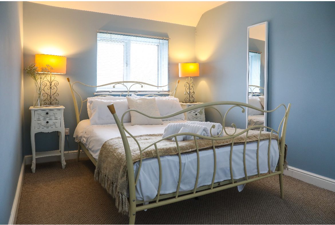 1 Bed Semi-detached House To Rent - Photograph 4