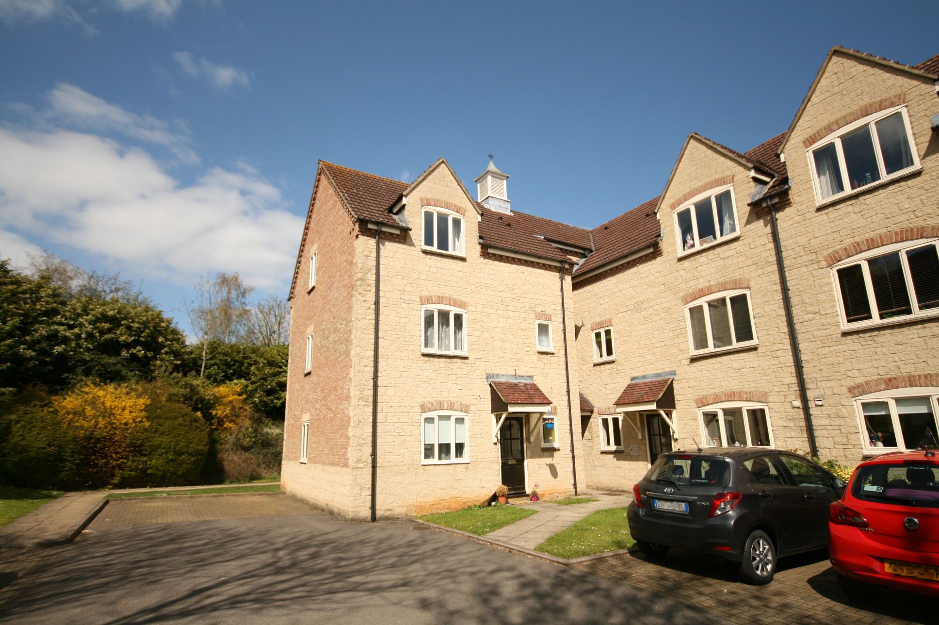 1 Bed Apartment Flat/apartment To Rent - Photograph 1