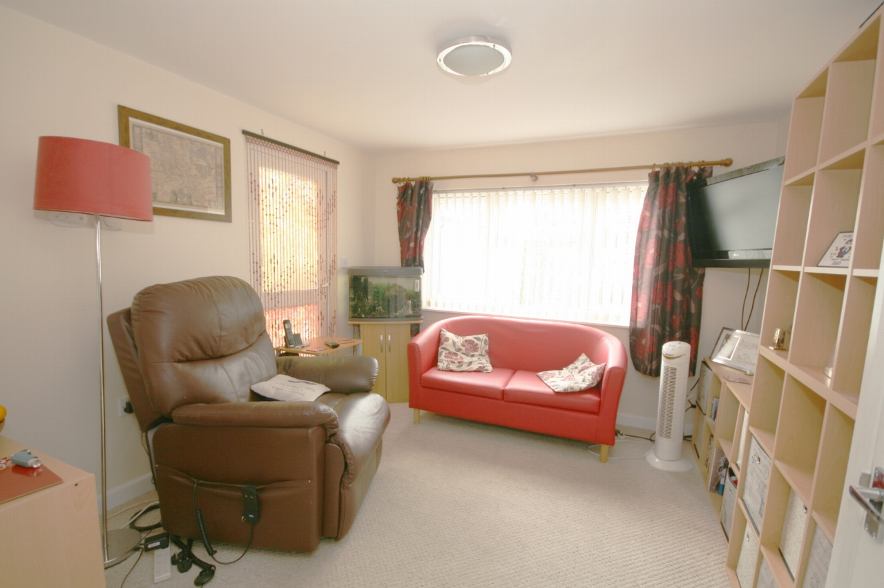 1 Bed Barn Conversion House For Sale - Photograph 2