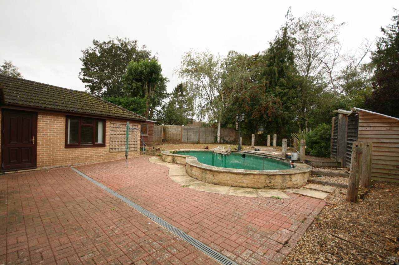 5 Bed Detached Bungalow For Sale - Photograph 3