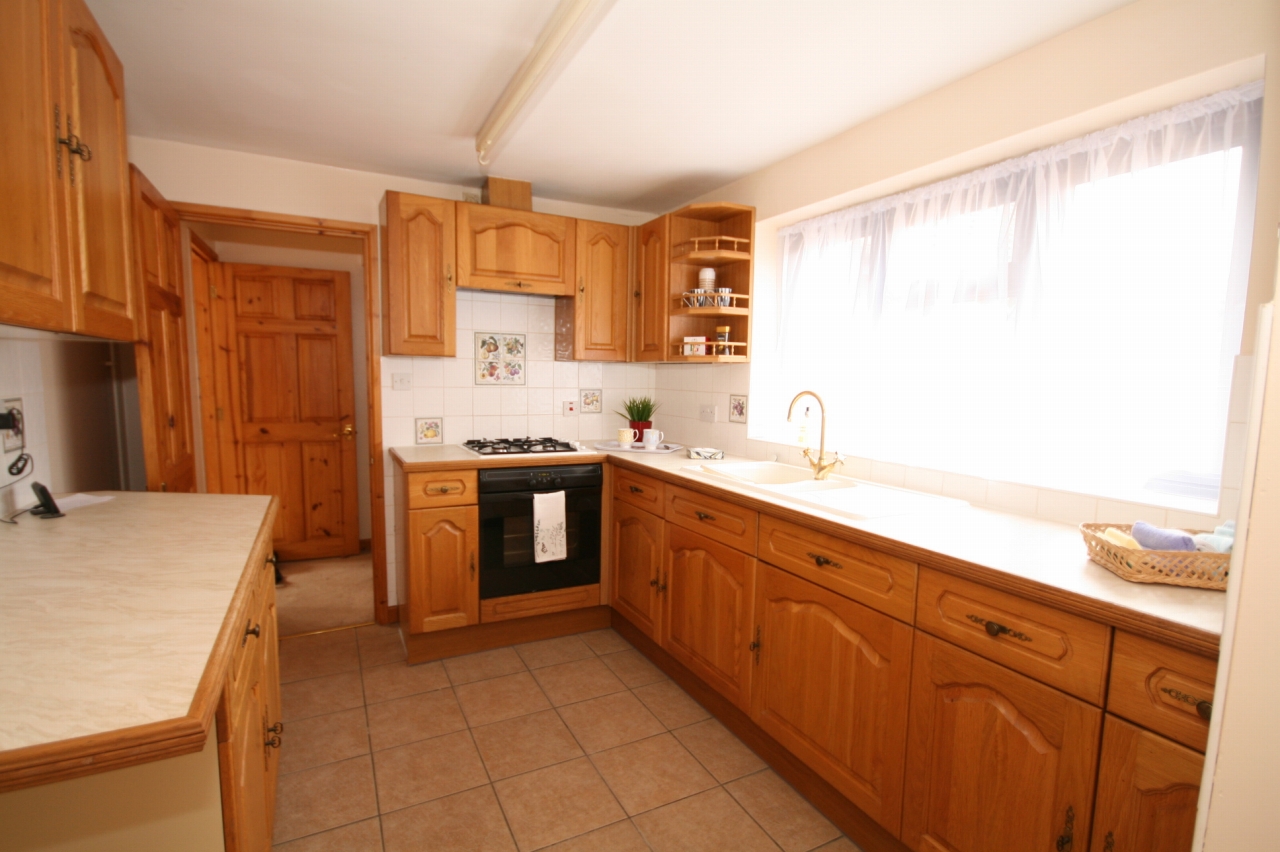 5 Bed Detached Bungalow For Sale - Photograph 4