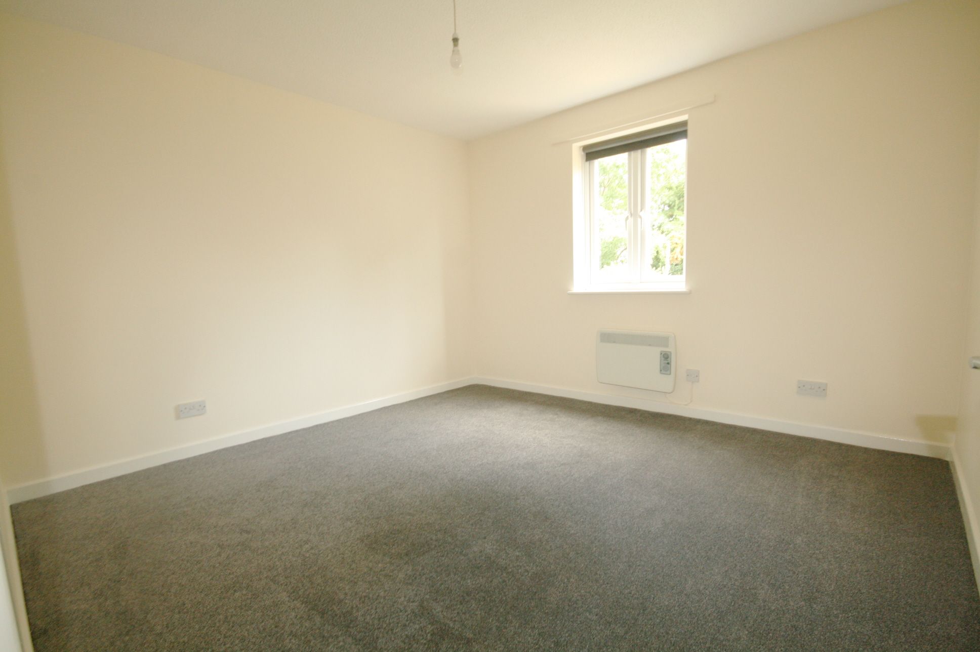 2 Bed Apartment Flat/apartment To Rent - Photograph 4