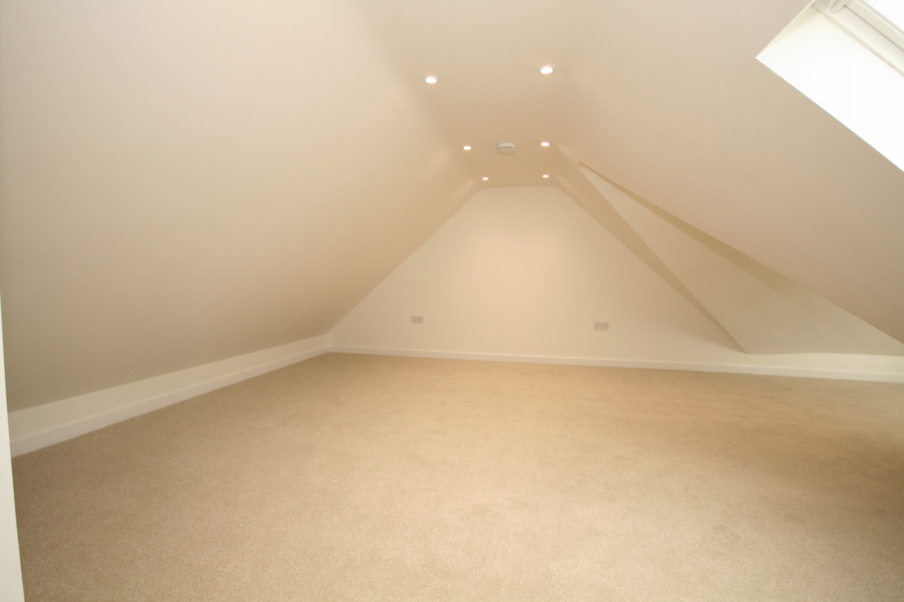 3 Bed Cottage House For Sale - Bedroom 1