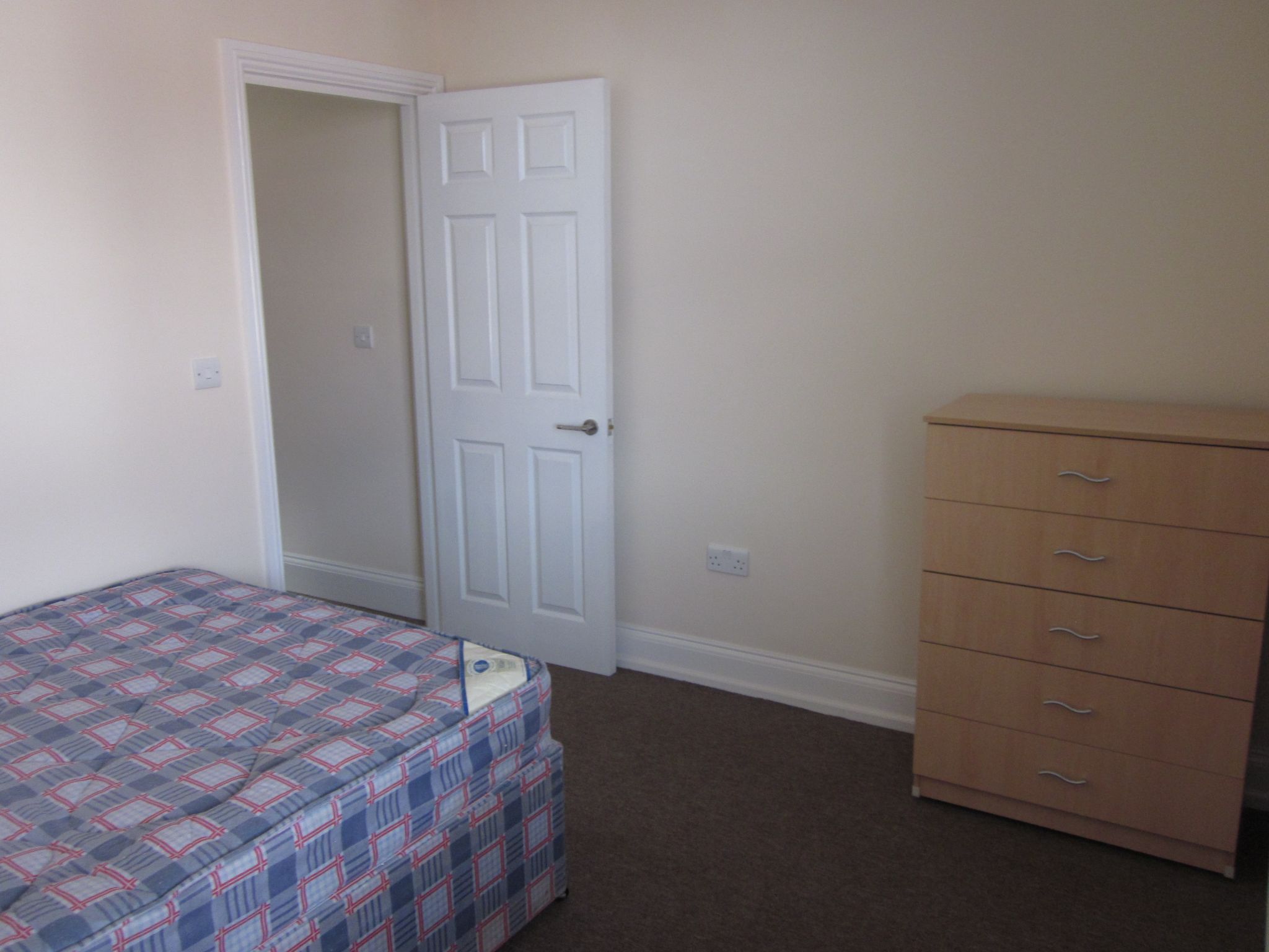 1 bedroom apartment flat/apartment To Let in Southampton - Photograph 9