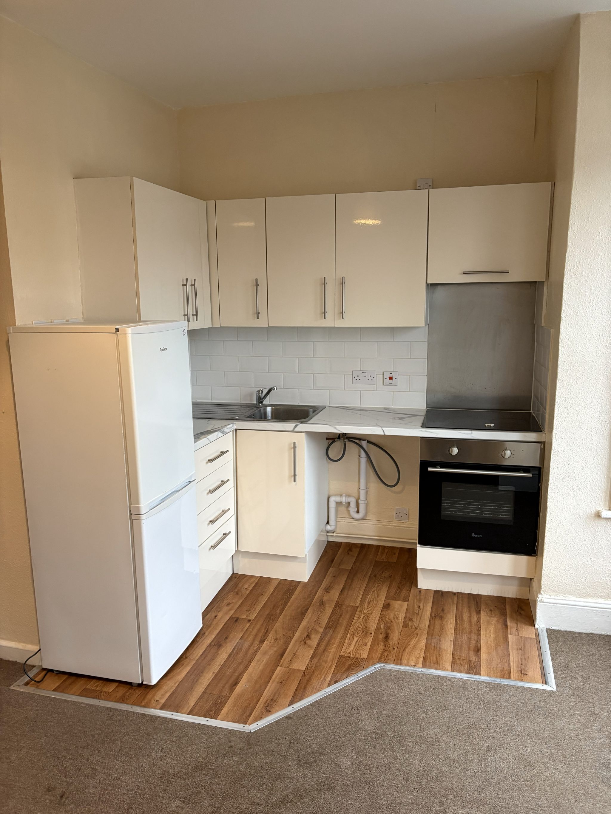 Apartment Flat/apartment To Let in Southampton - Photograph 2