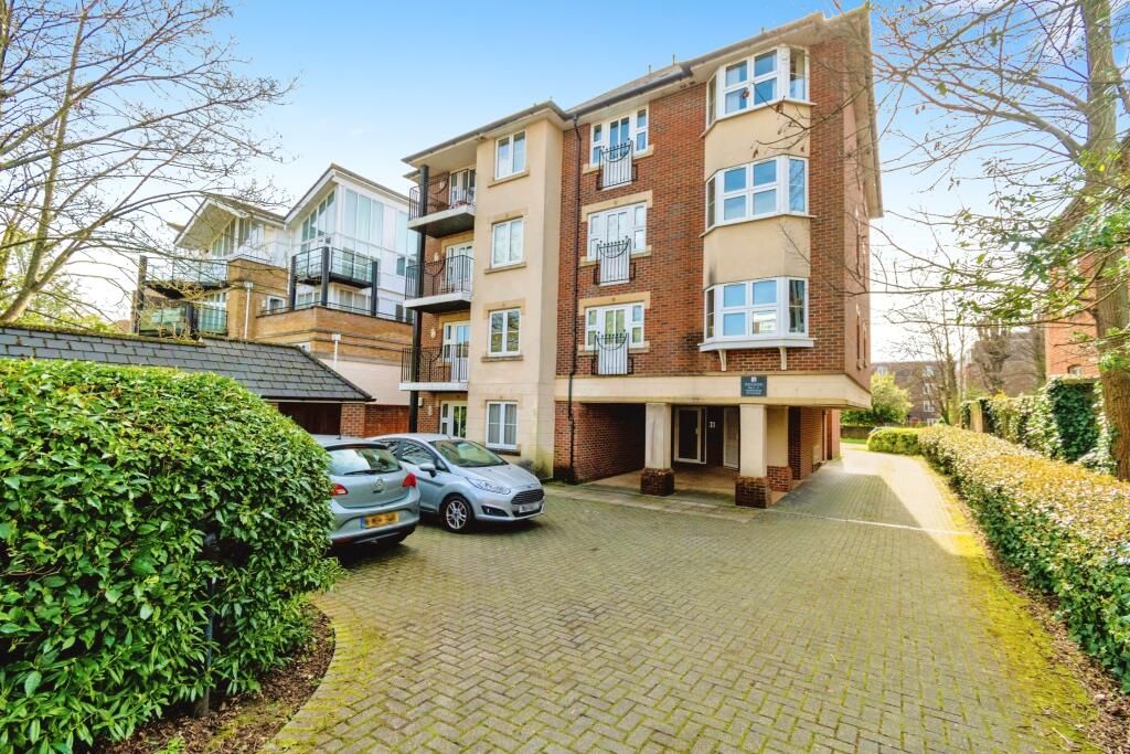 2 bedroom apartment flat/apartment To Let in Southampton - Photograph 1