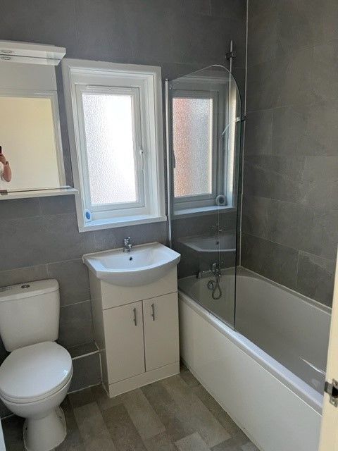 3 bedroom mid terraced house To Let in Southampton - Photograph 1
