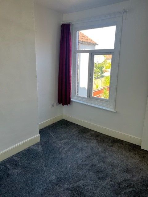 3 bedroom mid terraced house To Let in Southampton - Photograph 10