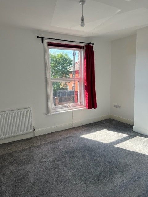 3 bedroom mid terraced house To Let in Southampton - Photograph 7