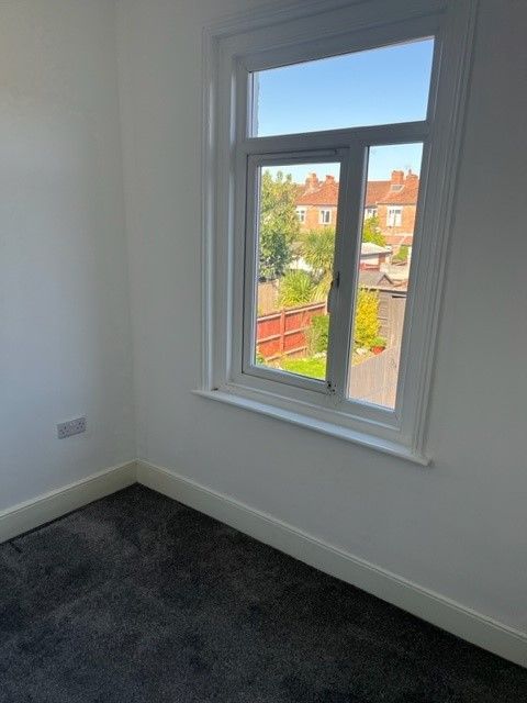 3 bedroom mid terraced house To Let in Southampton - Photograph 8