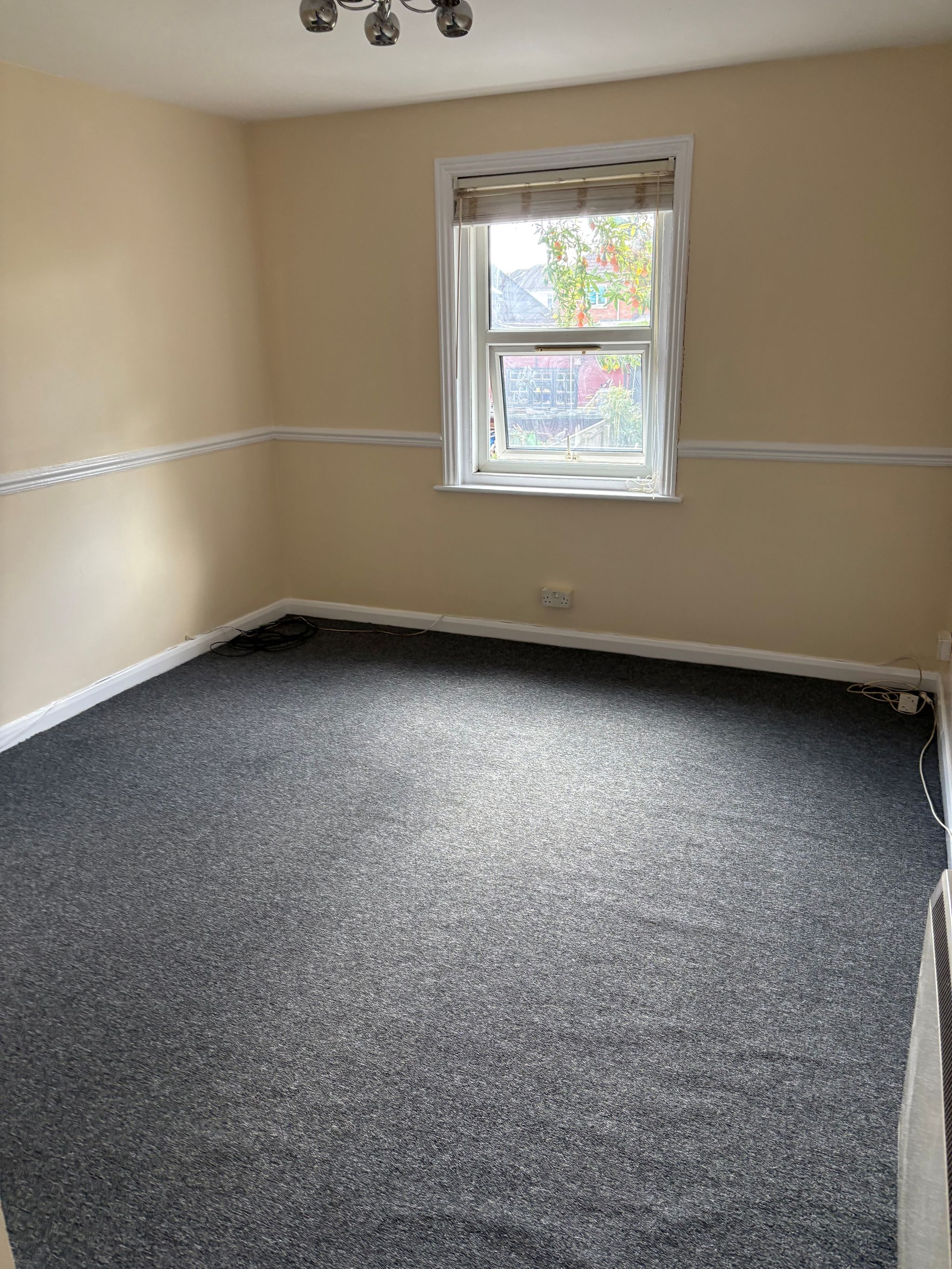 Studio Flat/apartment To Let in Southampton - Photograph 4