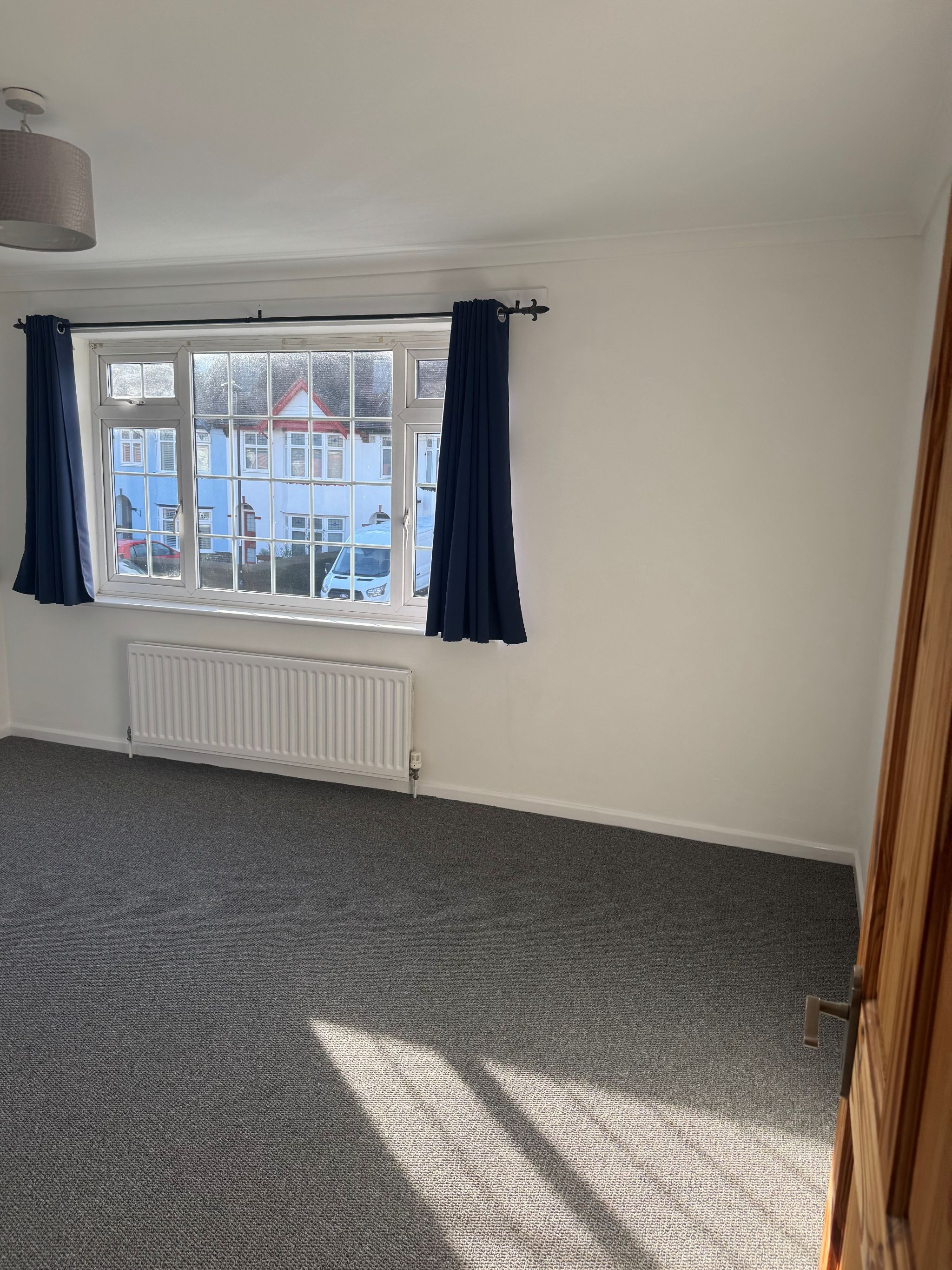 3 bedroom detached house To Let in Southampton - Photograph 7