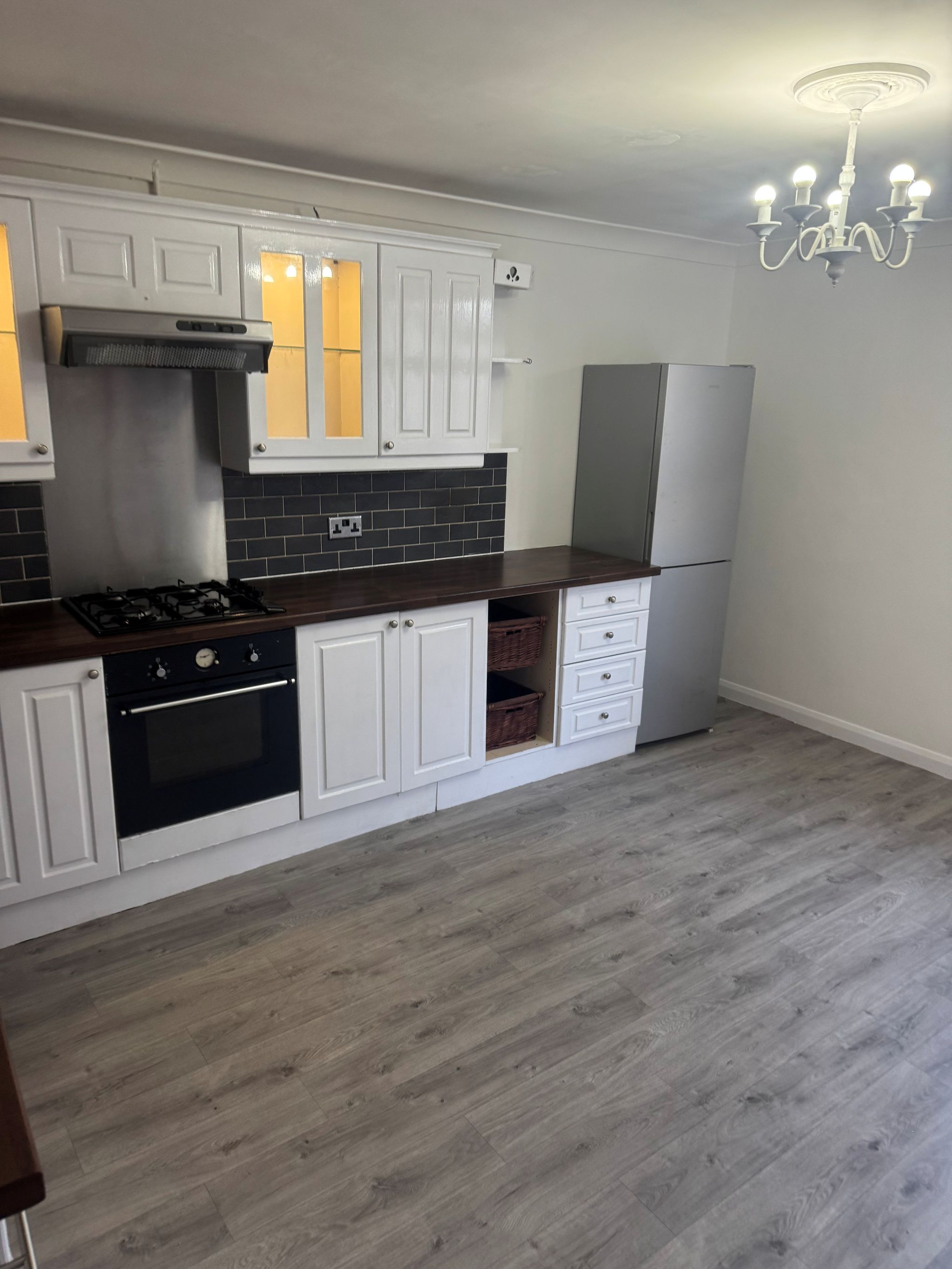 3 bedroom detached house To Let in Southampton - Photograph 5