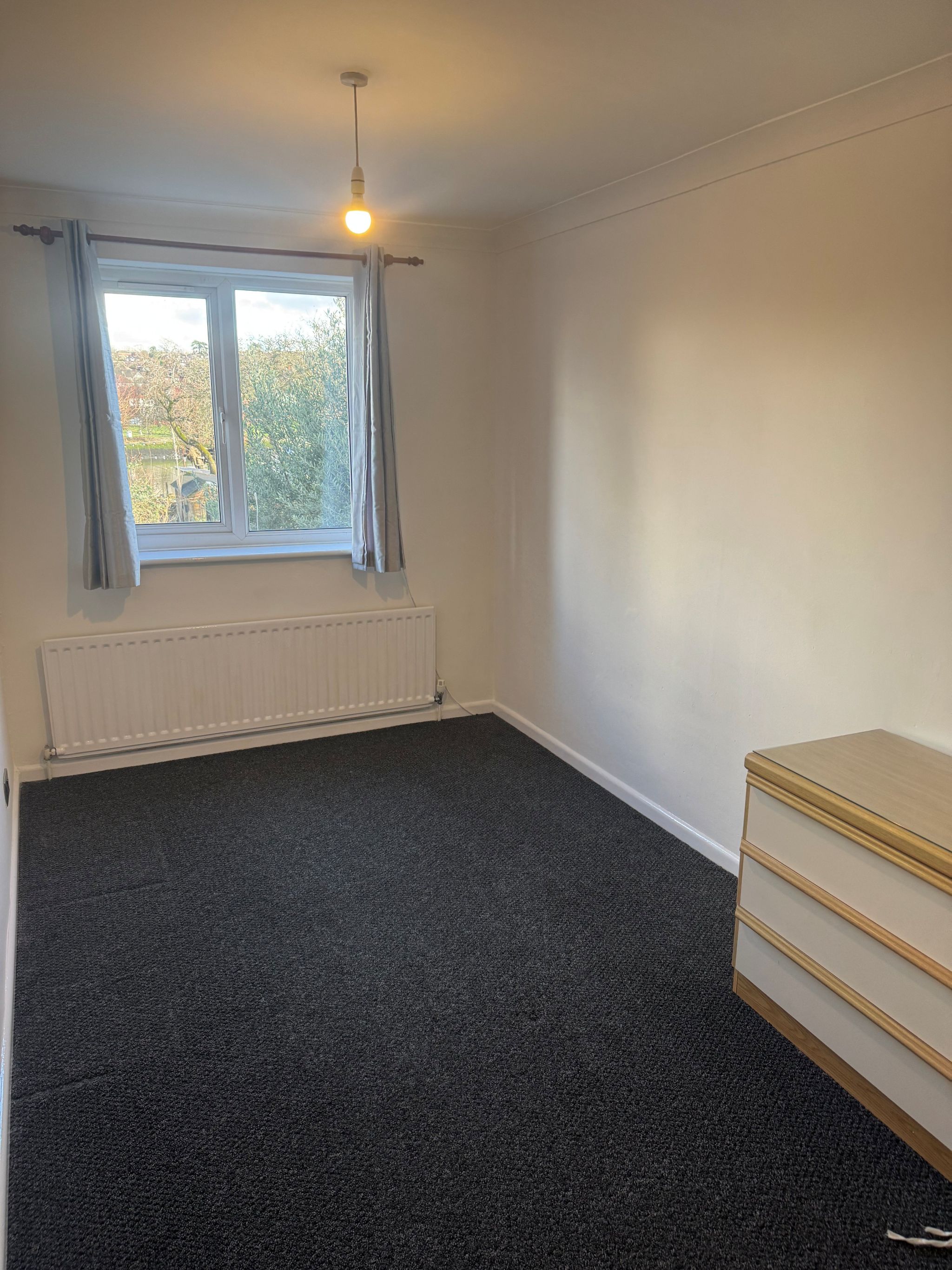 3 bedroom detached house To Let in Southampton - Photograph 11