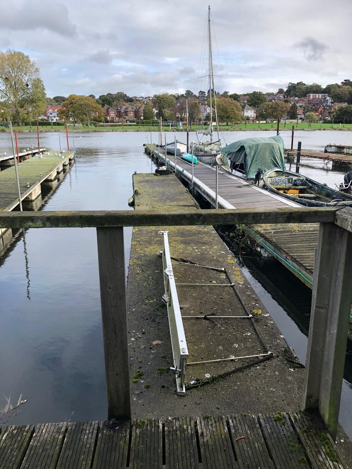3 bedroom detached house To Let in Southampton - Photograph 5