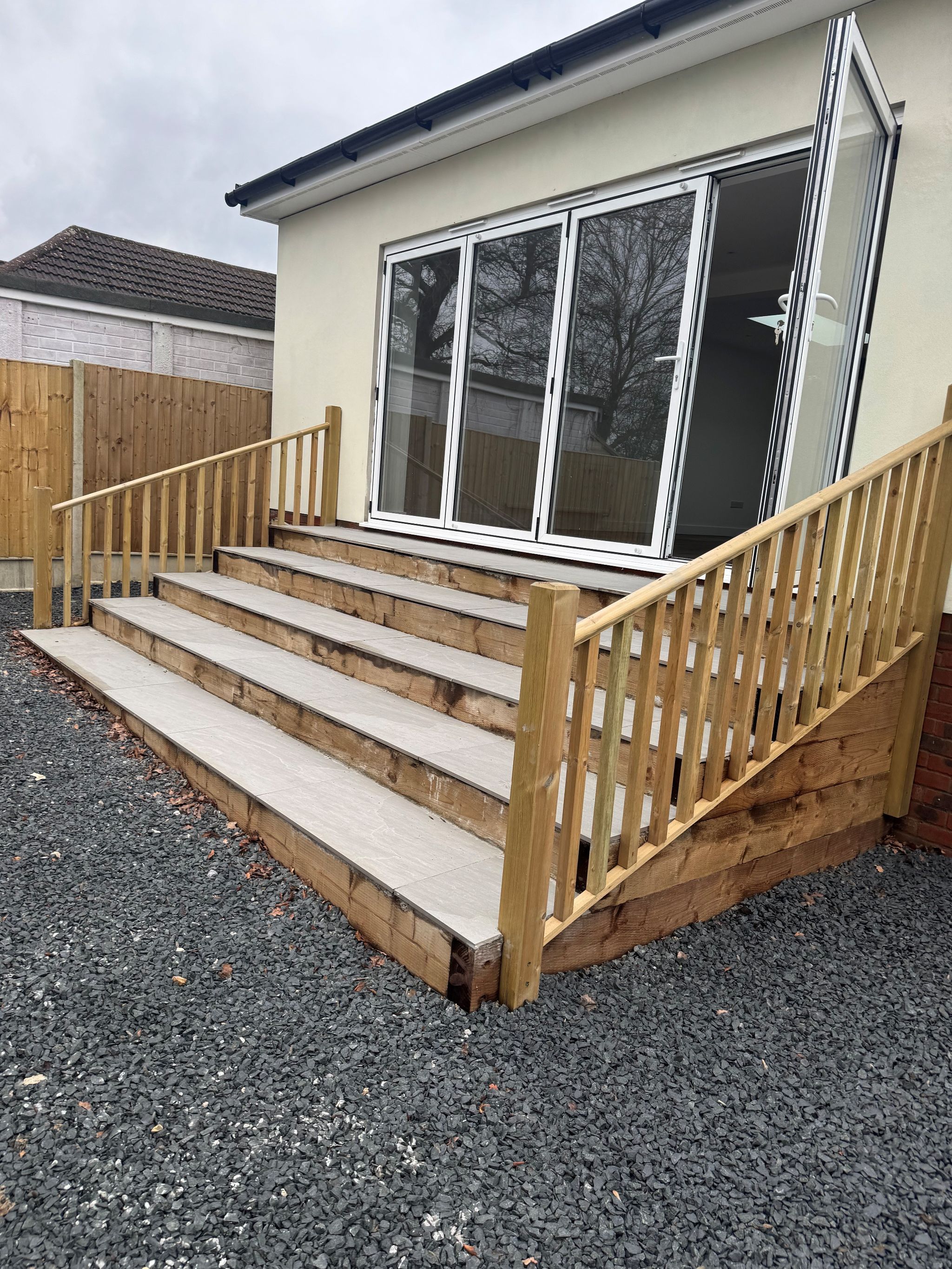 4 bedroom detached bungalow To Let in Eastleigh - Property photograph