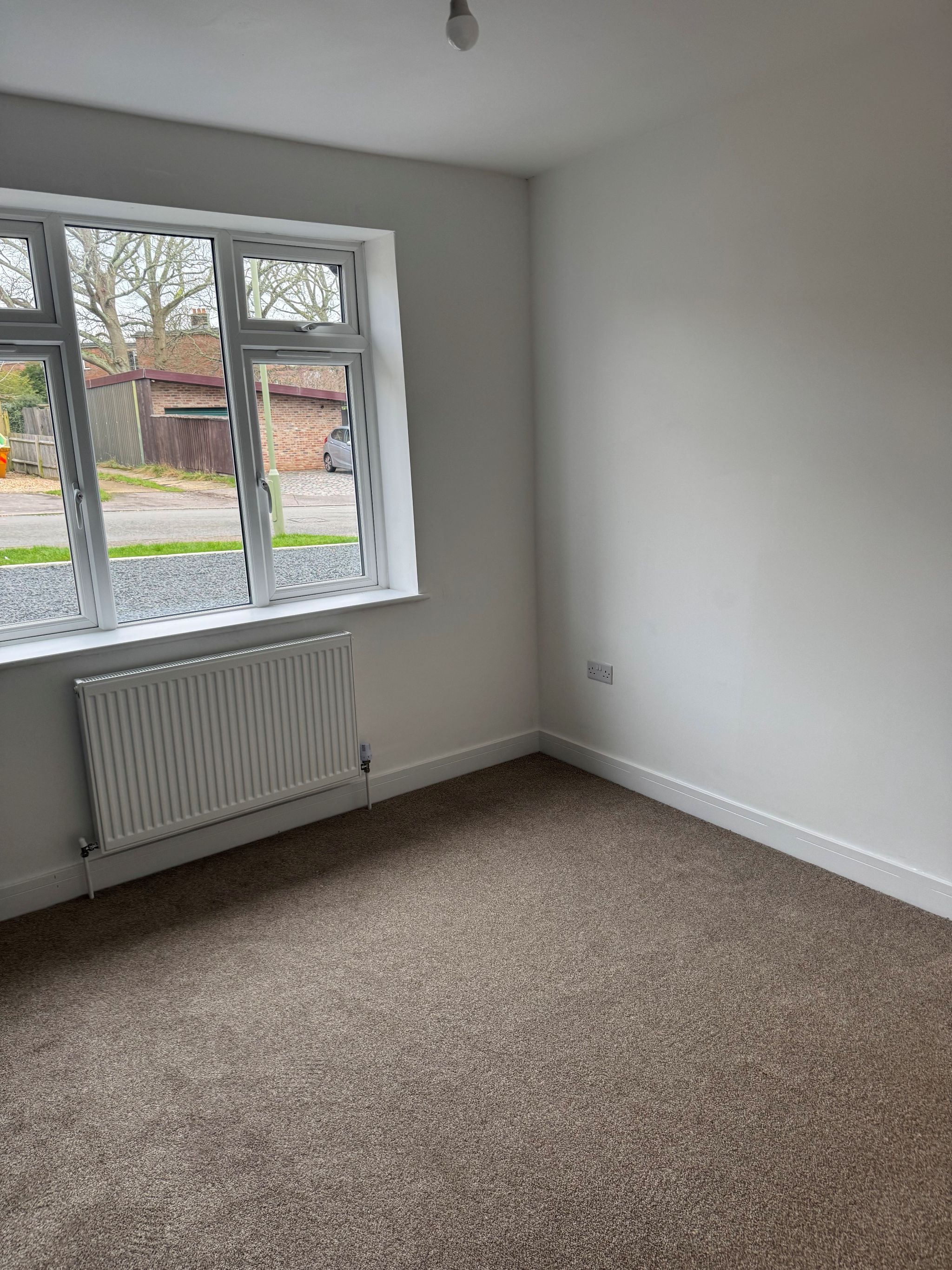 4 bedroom detached bungalow To Let in Eastleigh - Photograph 7