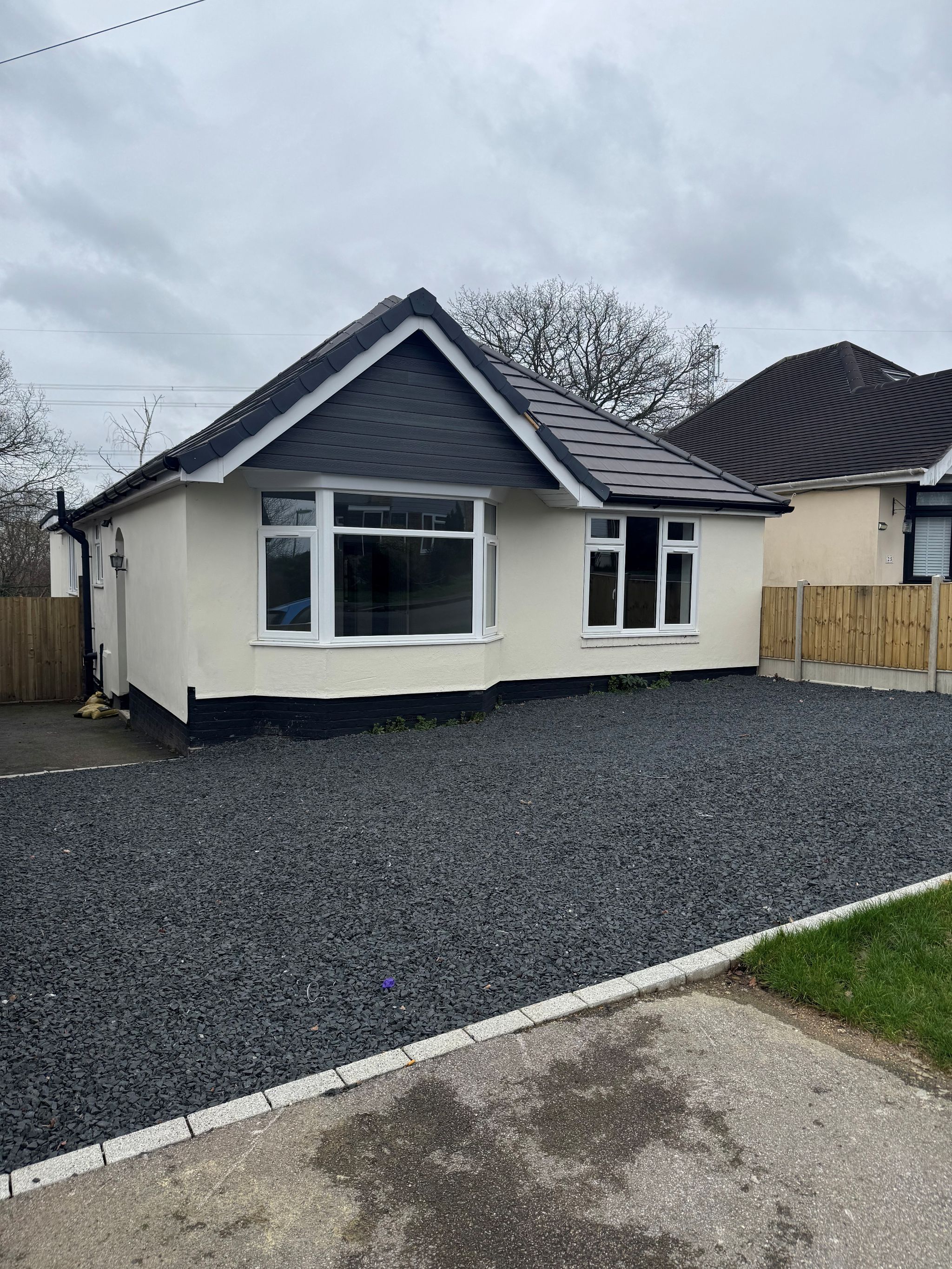 4 bedroom detached bungalow To Let in Eastleigh - Property photograph
