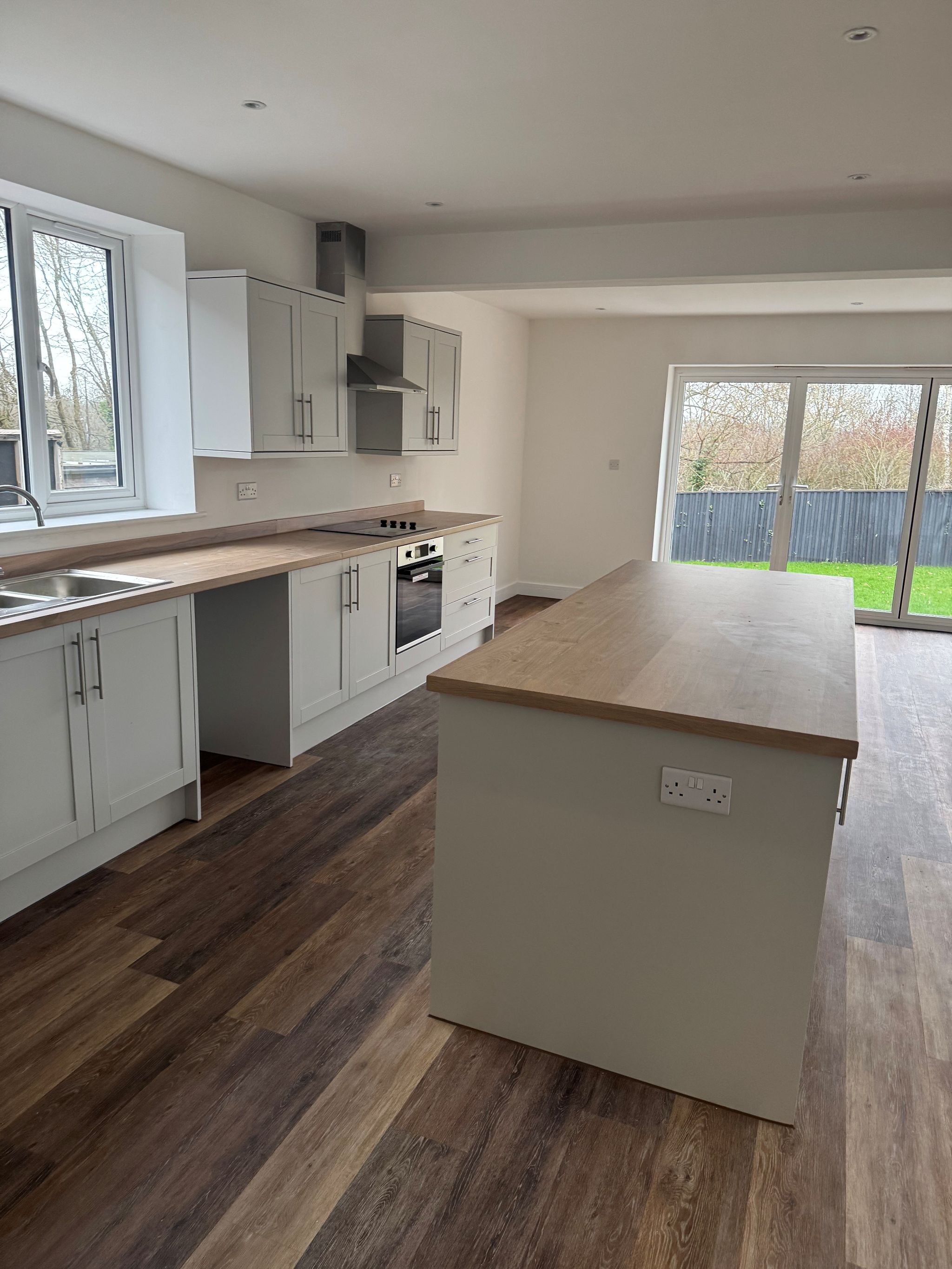 4 bedroom detached bungalow To Let in Eastleigh - Photograph 14