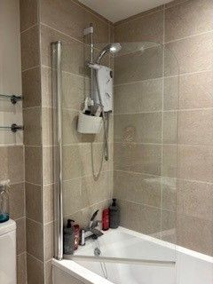 2 bedroom mid terraced house To Let in Southampton - Photograph 4