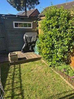 2 bedroom mid terraced house To Let in Southampton - Property photograph