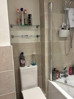 2 bedroom mid terraced house To Let in Southampton - Photograph 5