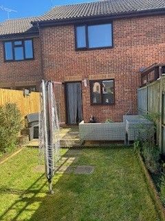 2 bedroom mid terraced house To Let in Southampton - Property photograph