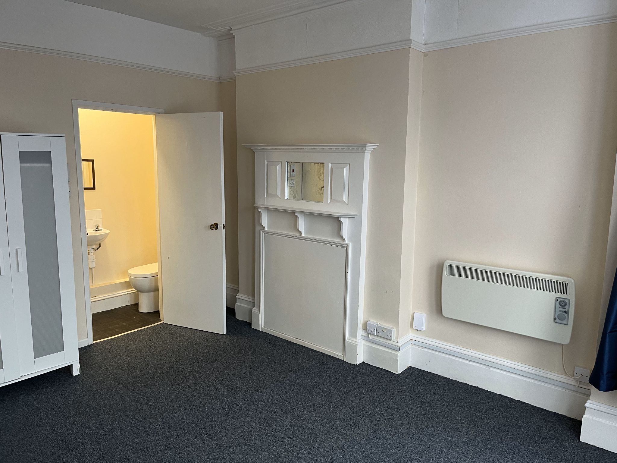 Apartment Flat/apartment To Let in Southampton - Photograph 3