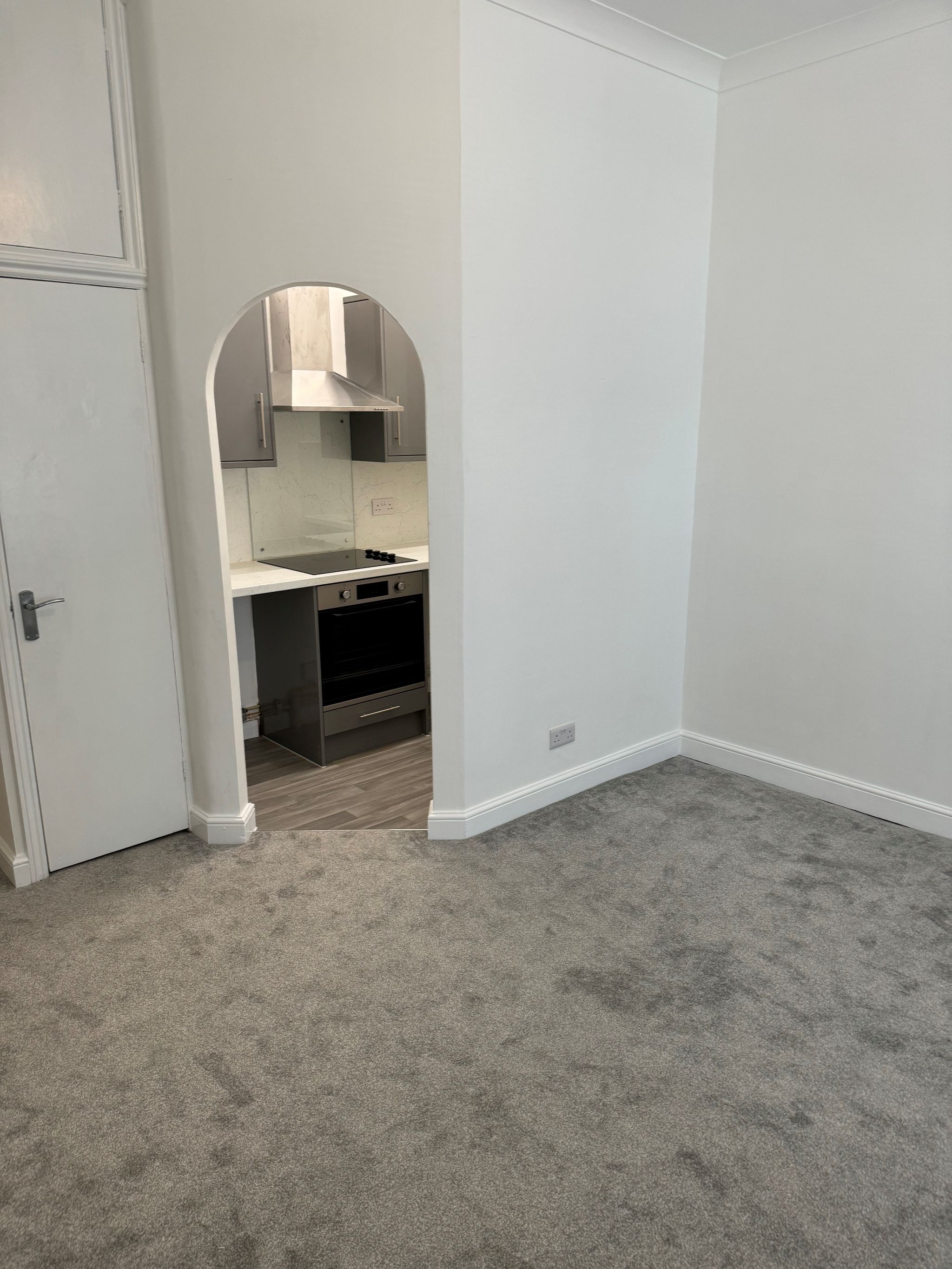 Apartment Flat/apartment To Let in Southampton - LOUNGE