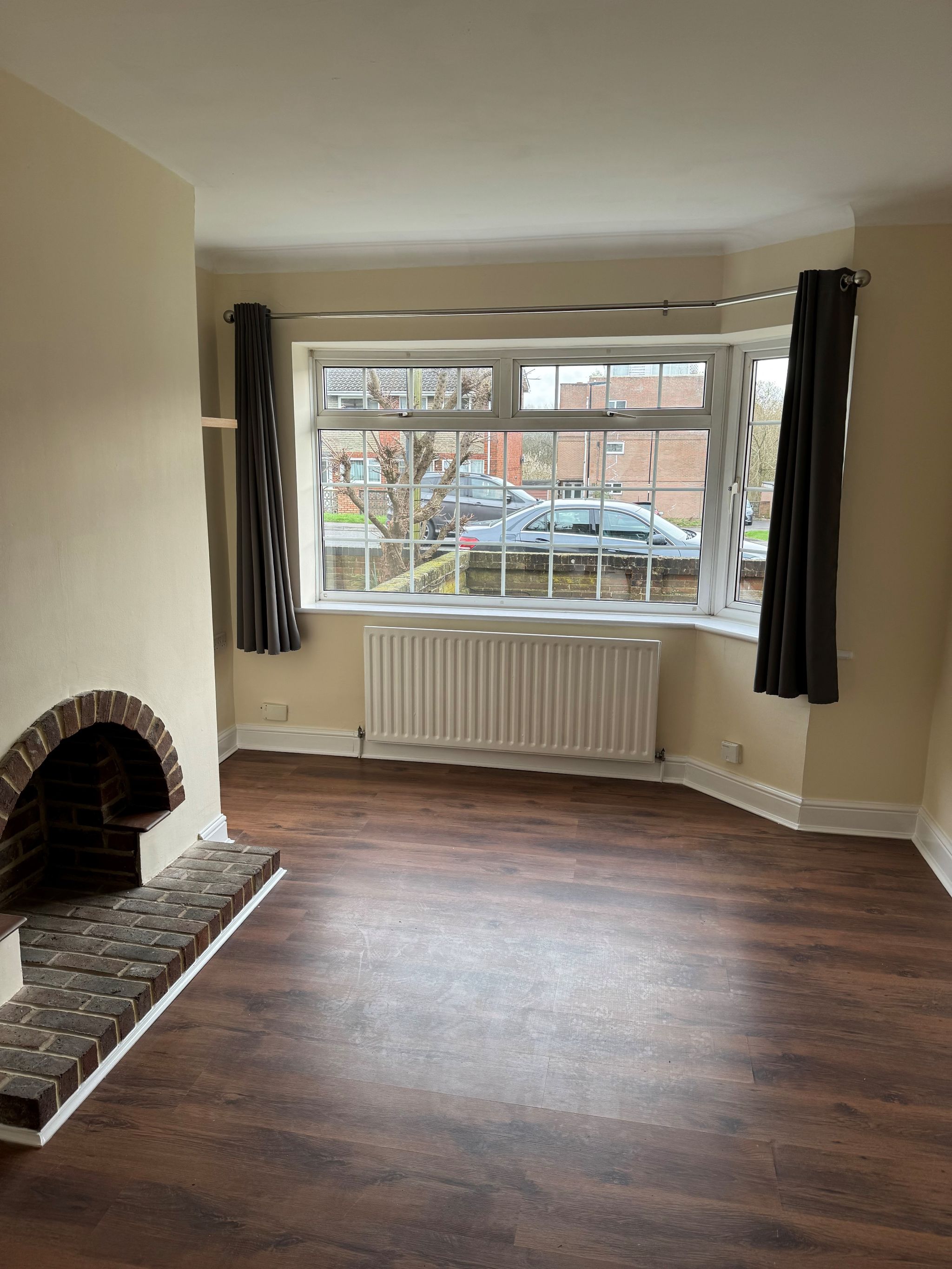 3 bedroom semi-detached house To Let in Southampton - Lounge
