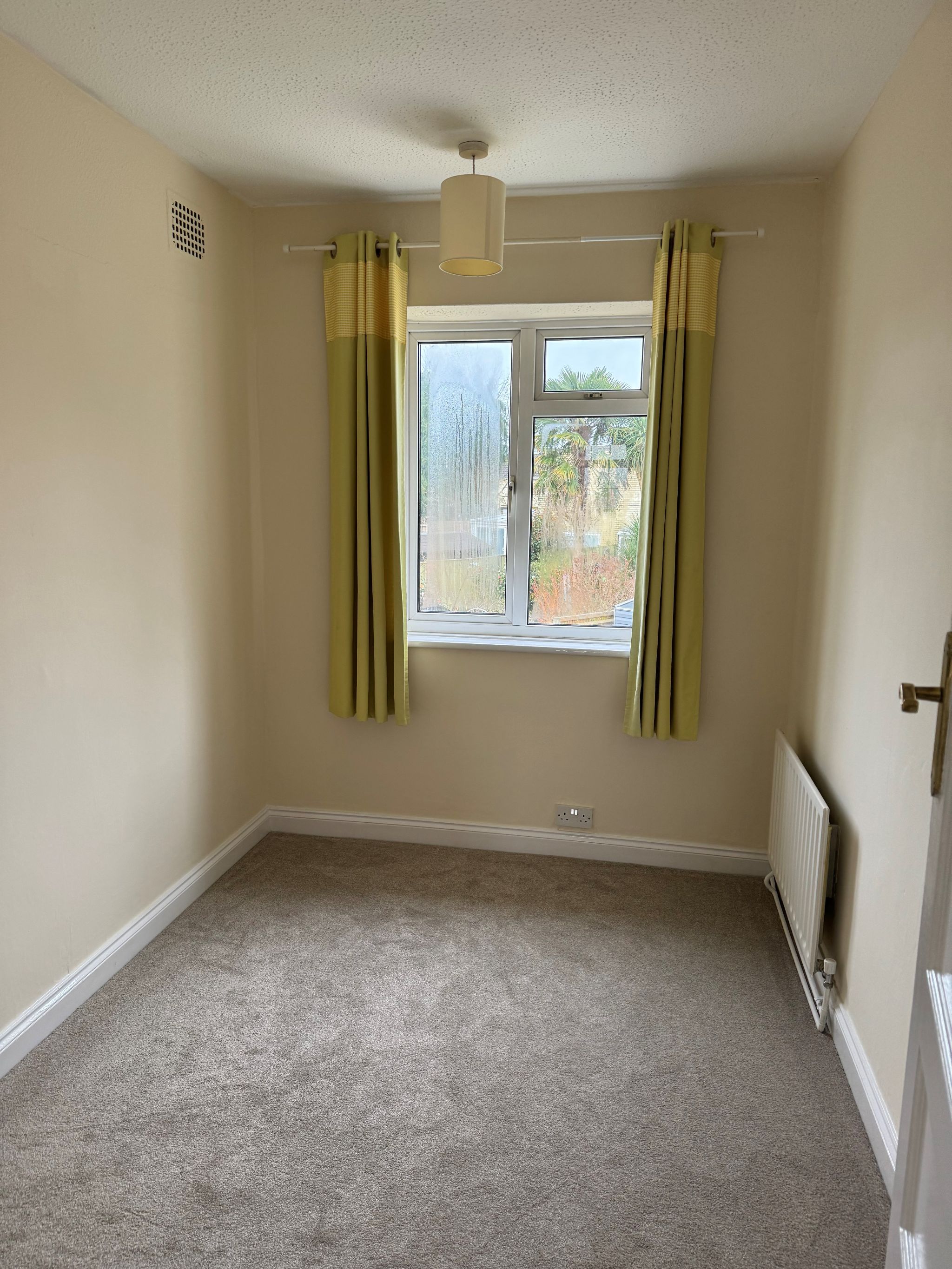 3 bedroom semi-detached house To Let in Southampton - Bedroom Three