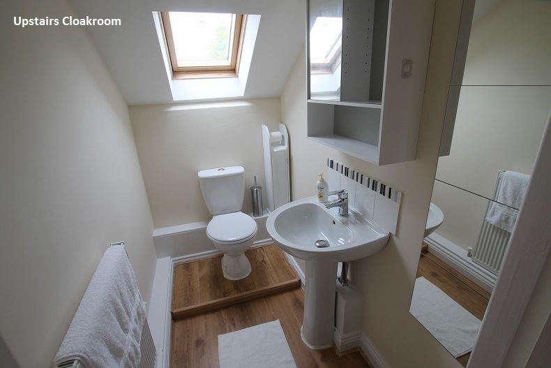 5 bedroom detached bungalow For Sale in Crook - Cloak/Wc.