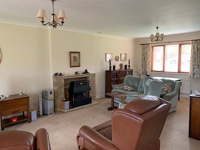 3 bedroom detached bungalow Sale Agreed in Bishop Auckland - Lounge.